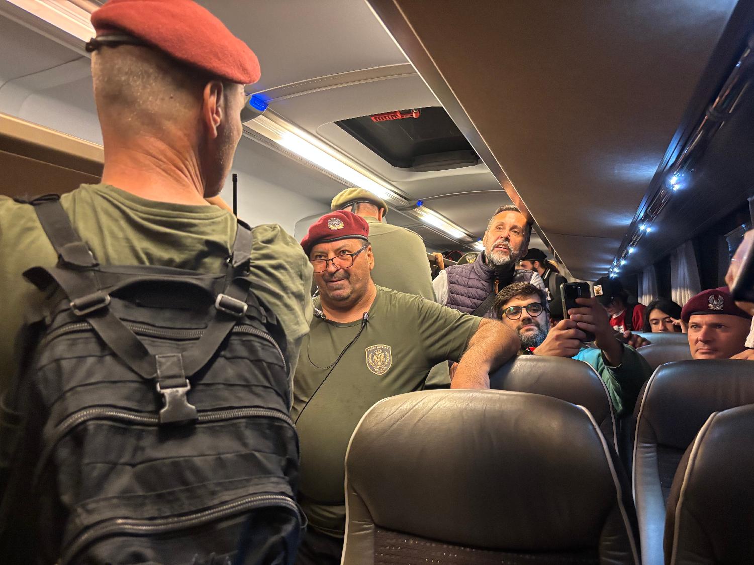 Protesti podrške novopazarskim studentima širom Srbije: Policija koristila biber sprej protiv demonstranata u Novom Sadu, sukobi Žandarmerije i građana u Kraljevu (FOTO, VIDEO) 3