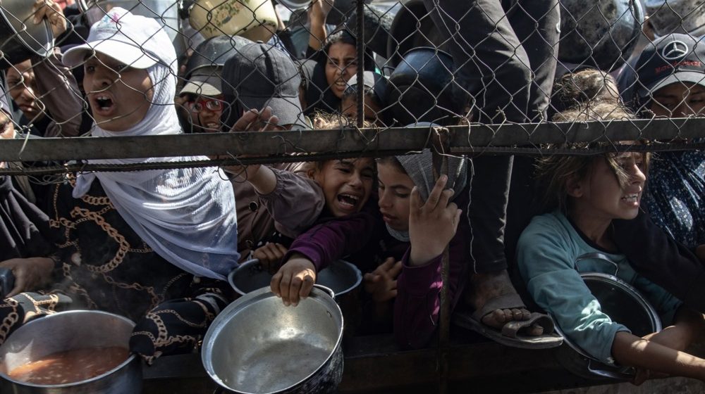 Kamion se prevrnuo na civile u Gazi koji su čekali pomoć, najmanje 20 mrtvih 1