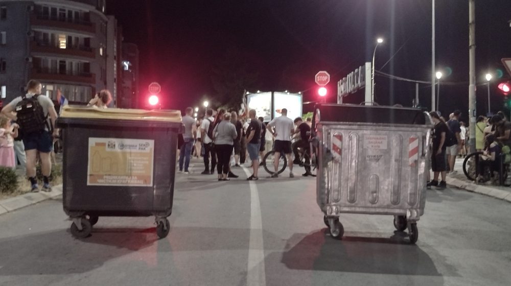 Igrom protiv režima, decentralizacija protesta: Večeras u Kragujevcu građani se okupljaju na pet lokacija 1