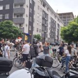 (VIDEO) Protest ispred kuće gradonačelnika Novog Sada, biciklisti vozili do Rumenke i nazad 8