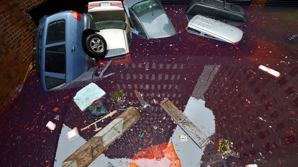 Strašne scene bujičnih poplava u Njujorku: Voda probila u metroe (VIDEO) 1