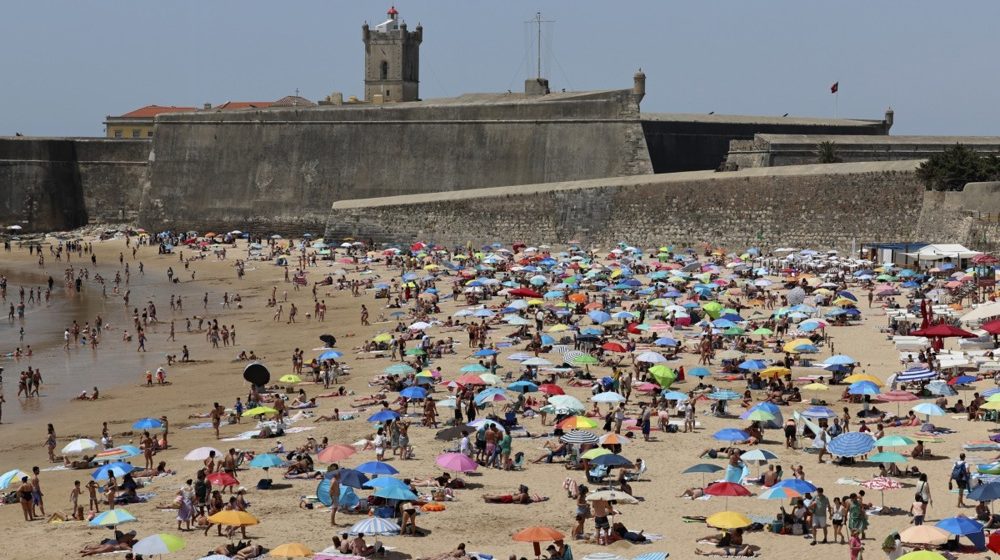 Redak fenomen iznenadio kupače usred toplotnog talasa u Portugalu (VIDEO) 1