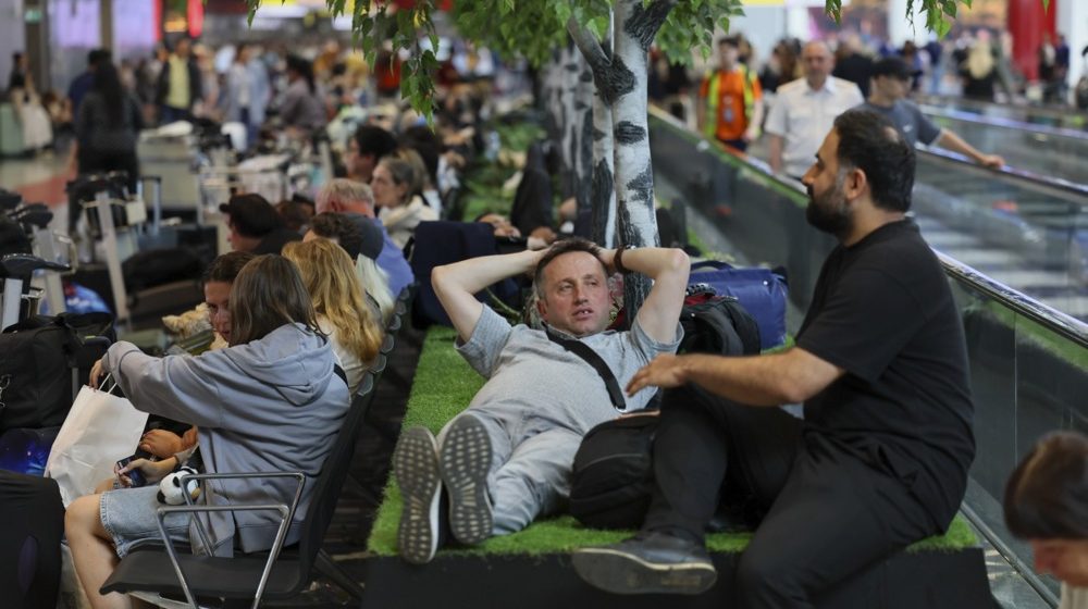 Hiljade ljudi zaglavljeno na ruskim aerodromima (VIDEO) 1