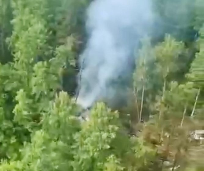 Poginuli svi putnici, uključujući sedmoro dece: Srušeni ruski avion star skoro 50 godina (VIDEO) 1