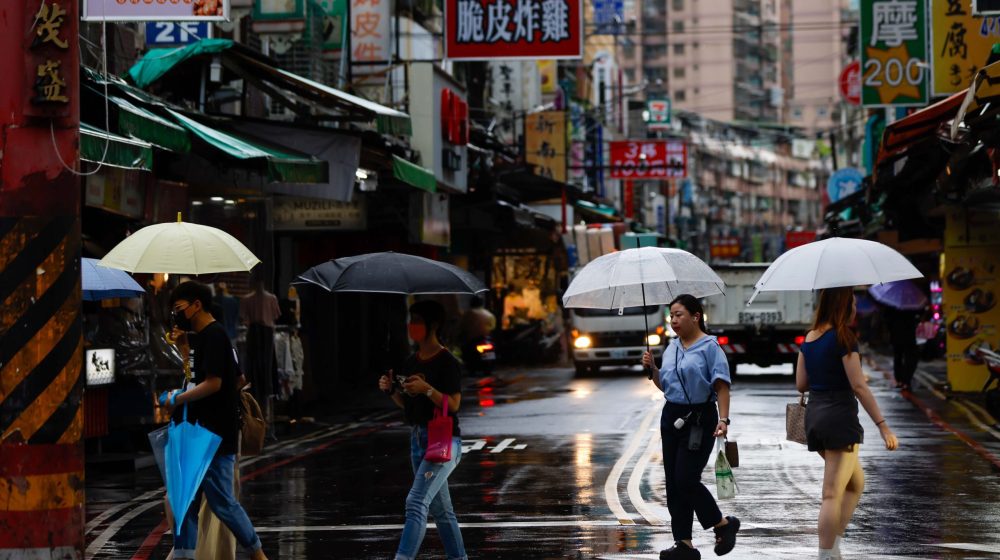 Tajfun Danas pogodio Tajvan, dve osobe nastradale, više od 300 povređeno 1