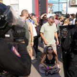 Deveti dan blokada: Podrška privedenima, uklonjena blokada u Zemunu 14