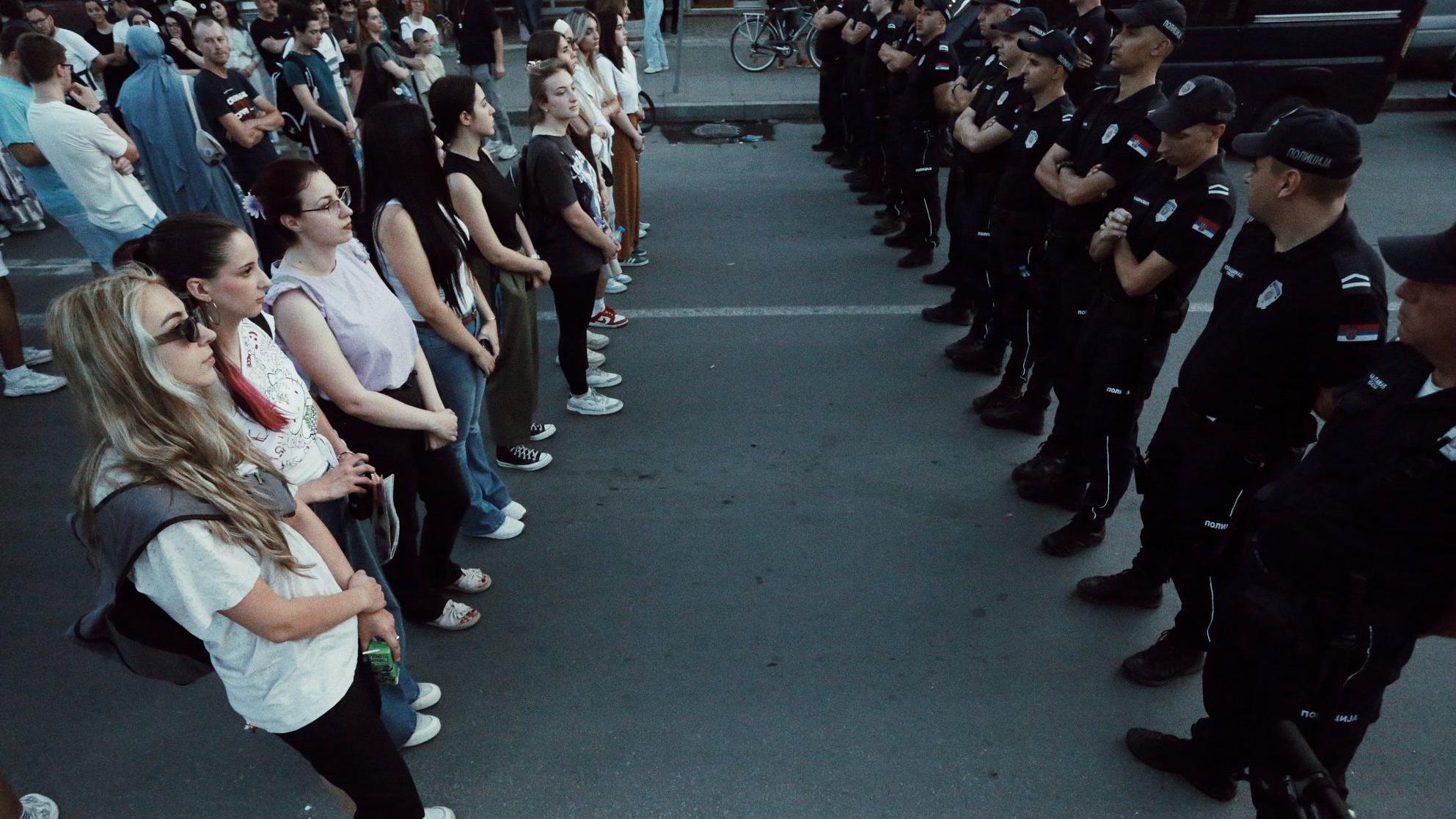 Blokade u Novom Pazaru kroz fotografije 1 Demonstranti i policija u Novom Pazaru