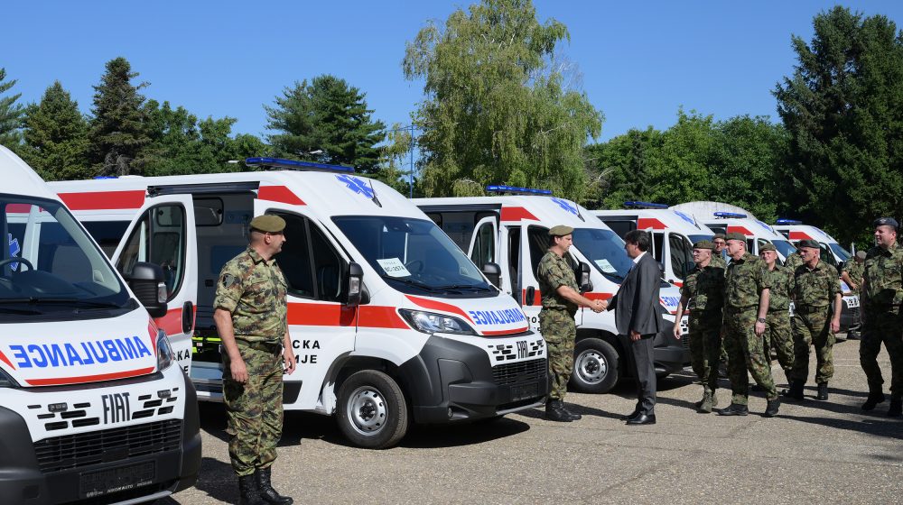 Vojska Srbije dobila deset novih sanitetskih vozila 1