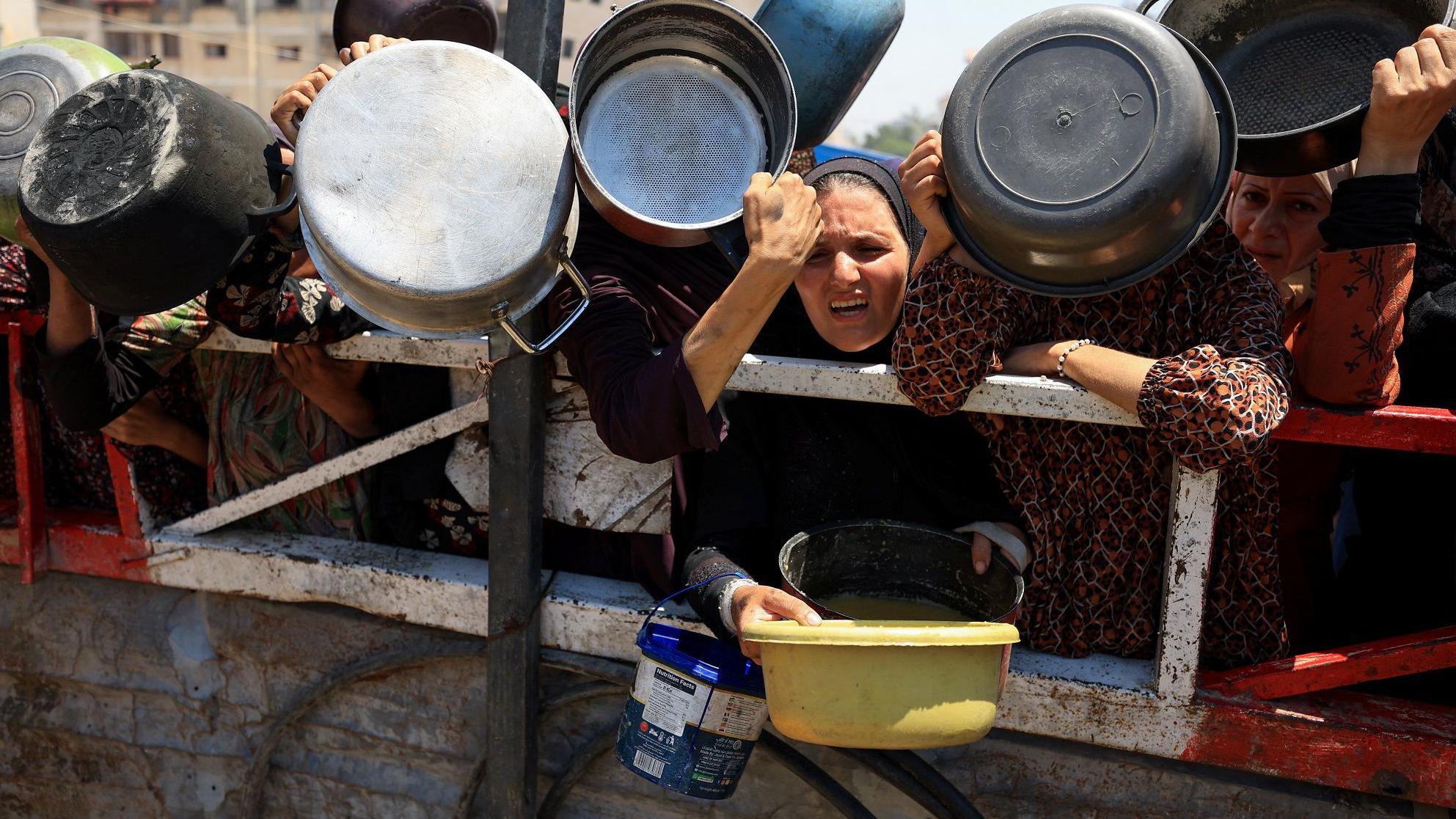 Desetine ljudi umrle od gladi u Gazi, Izrael nastavlja kopnenu operaciju 1 Ljudi u redu za hranu u gradu Gazi 22. jula 2025.