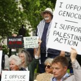 Hapšenje u Londonu na skupu podrške zabranjenoj pro-palestinskoj grupi koja je oštetila vojne avione 6