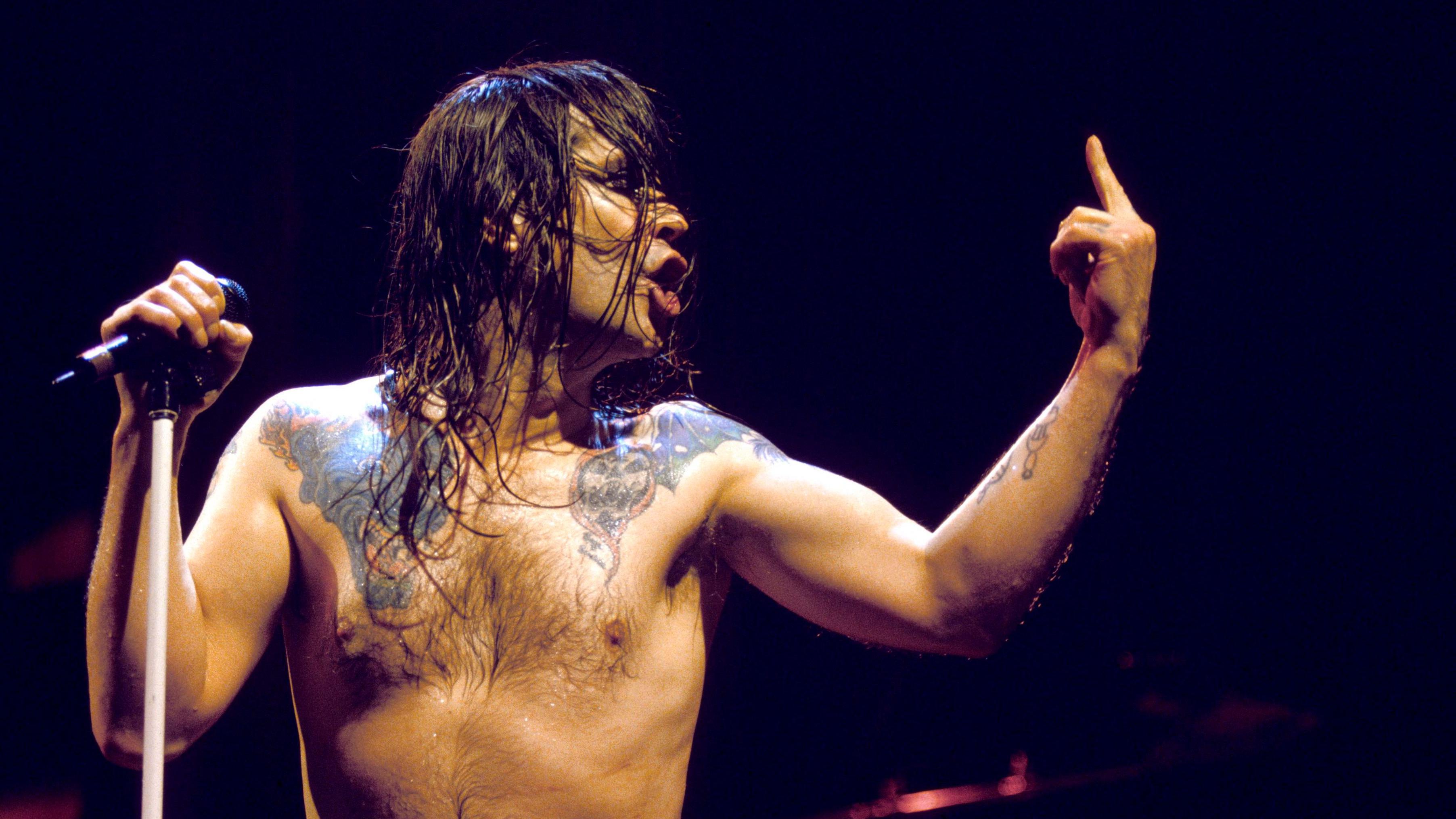 Da li je Ozi Ozborn stvarno odgrizao glavu živom slepom mišu 5 Ozi Ozborn