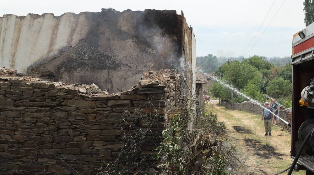 POŽAR U SELU DUBOVO KOD DOLJEVCA