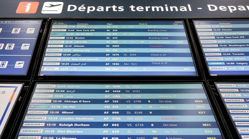 Otkazani letovi za desetine hiljada putnika zbog štrajka u Francuskoj 1 Informacije o otkazivanju letova na displeju aerodroma Šarl de Gol