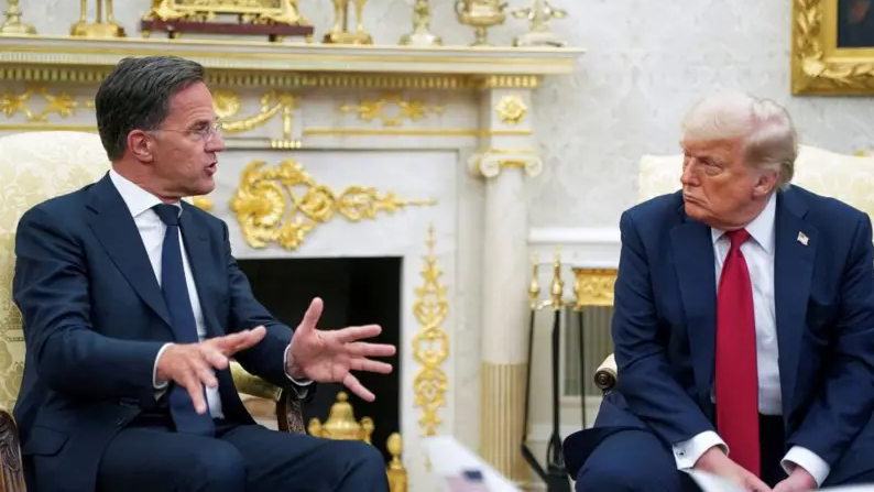 Primirje sa Ukrajinom ili nove carine, poručio Tramp Rusiji 1 Mark Rute i Donald Tramp pred novinarima govore o vojnoj pomoći Ukrajini 14. jula