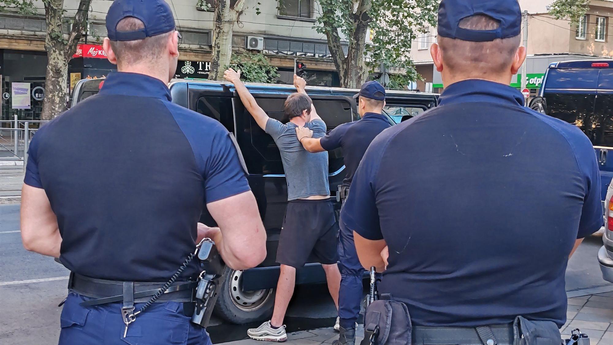 Desetine privedenih, blokade ponovo na ulicama širom Srbije 1 Privođenja u Beogradu