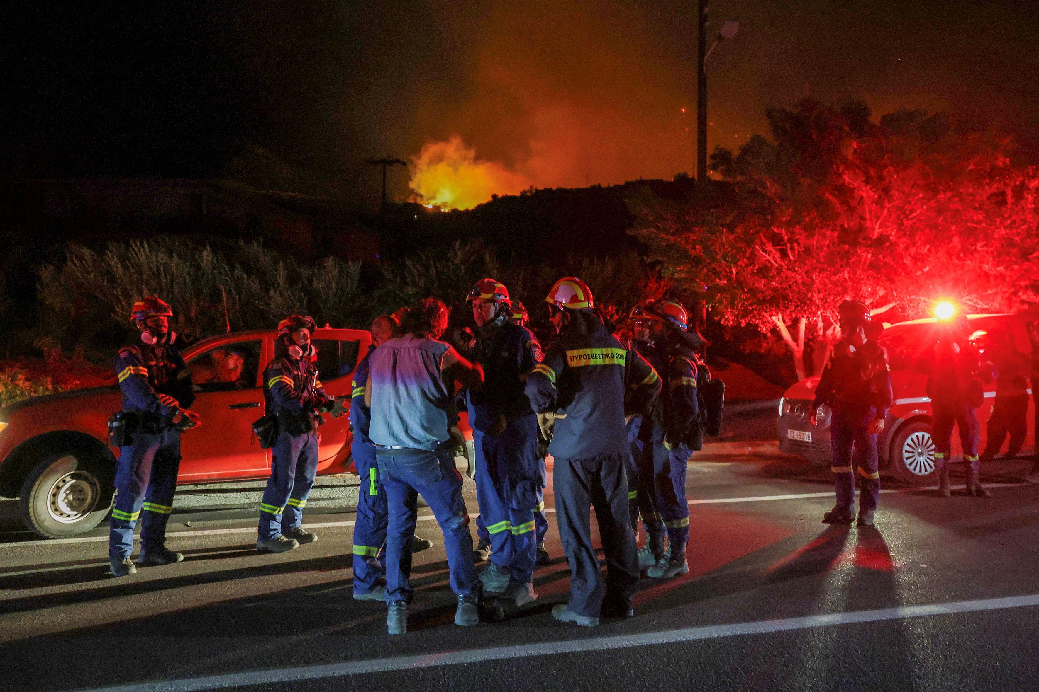 Masovne evakuacije zbog požara na grčkom ostrvu Krit 2 Ljudi se evakuišu