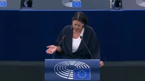 Evroposlanica Katlin van Brent iz Belgije poručila je predsedniku Srbije Aleksandru Vučiću na X da "istinski vođa ne ućutkuje svoj narod, već mu omogućava slobodne i demokratske izbore".