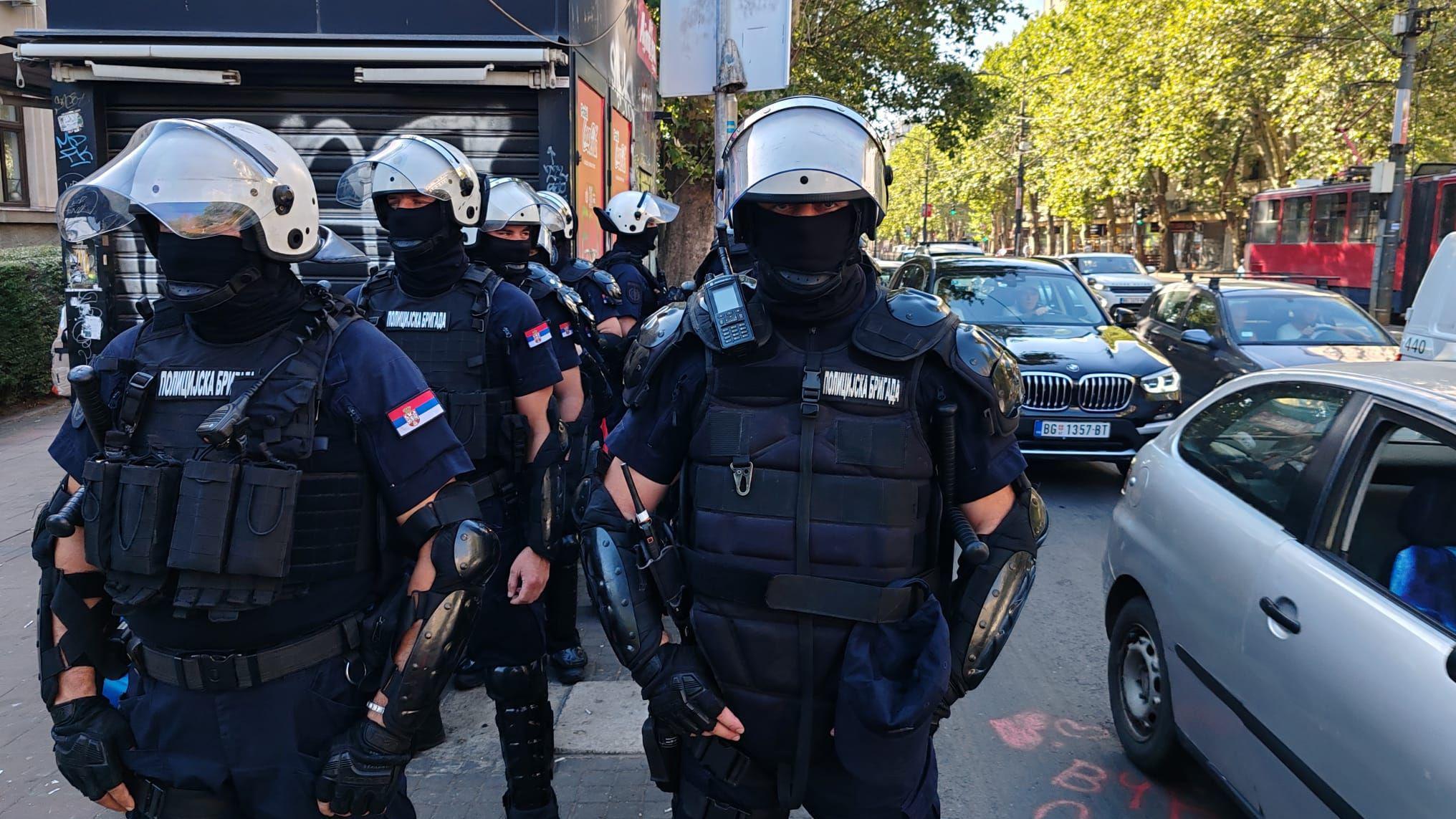 'Sve da stane': Privođenja zbog mobilnih blokada u gradovima širom Srbije 5 Policija