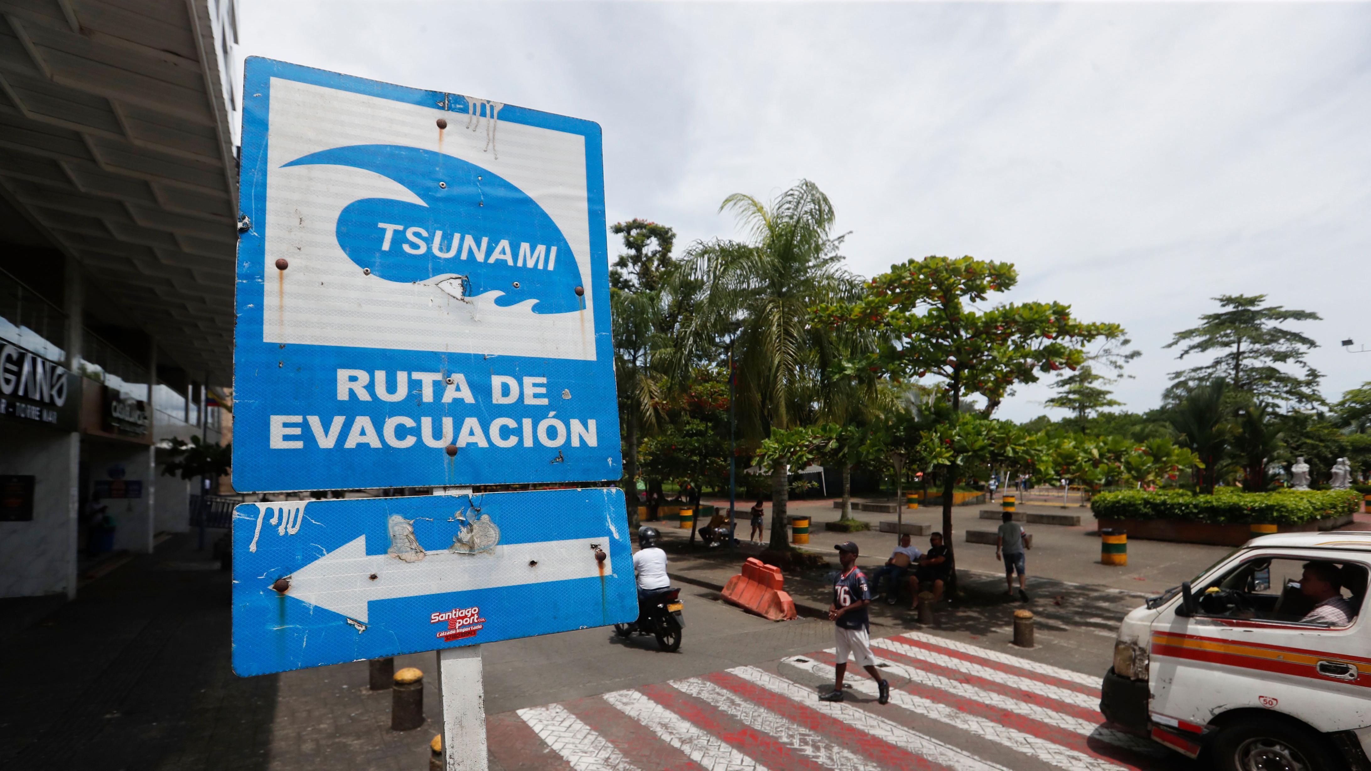 'Katastrofa se nije dogodila', zemlje ublažavaju mere odbrane od cunamija 1 Znak za evakuaciju
