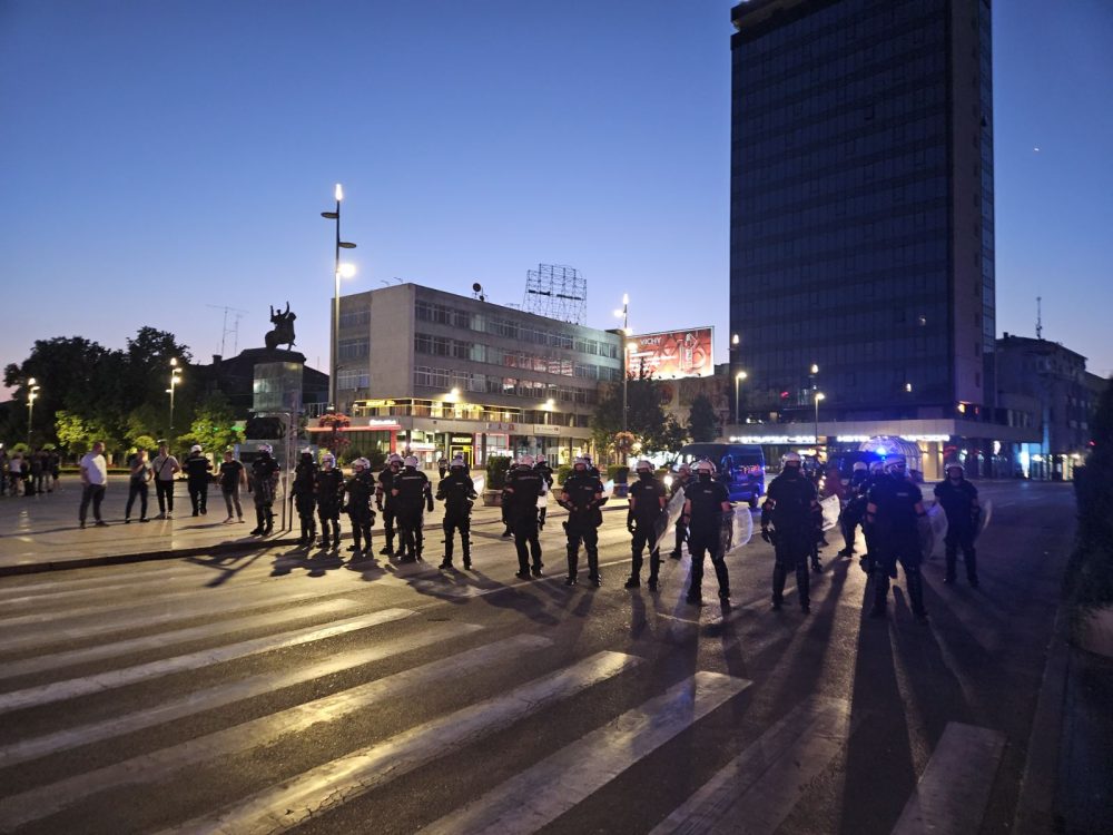 Neformalna grupa studenata Niša: Policija tukla nekoliko učesnika blokade, mladiću pendrecima i pesnicama naneli povrede rebara 2