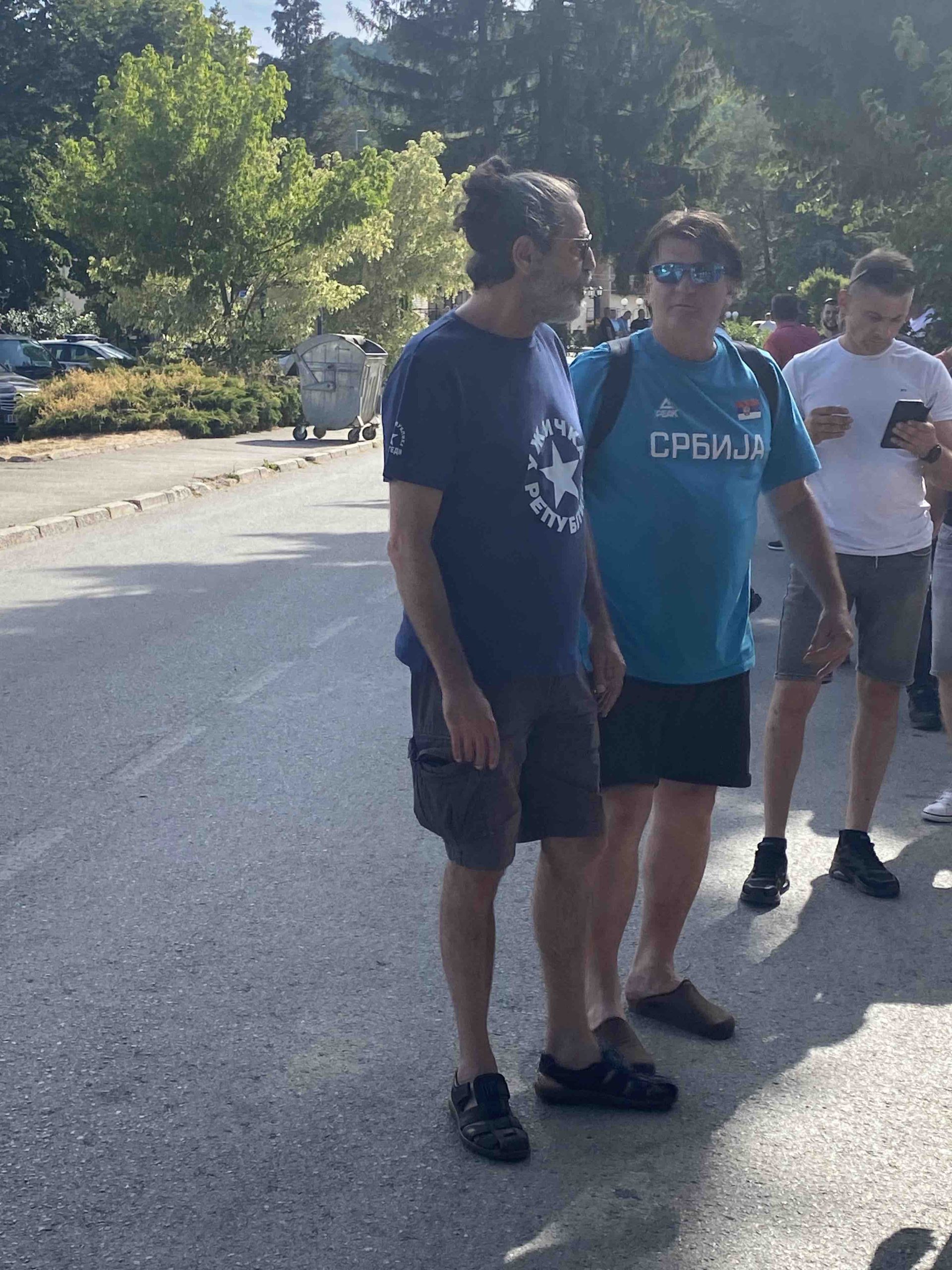 Incident na ponovljenim izborima u Kosjeriću, na licu mesta i Gagi Jovanović (VIDEO/FOTO) 3 Incident na ponovljenim izborima u Kosjeriću, na licu mesta i Gagi Jovanović (VIDEO/FOTO) 3