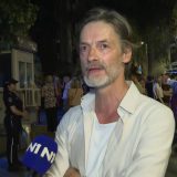 Organizovani skupovi ispred policijskih stanica u Beogradu zbog privođenja maloletnika, među kojima je i sin glumca Gorana Šušljika 5