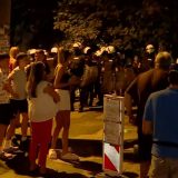 Mladić zapalio zvučnik tokom blokade