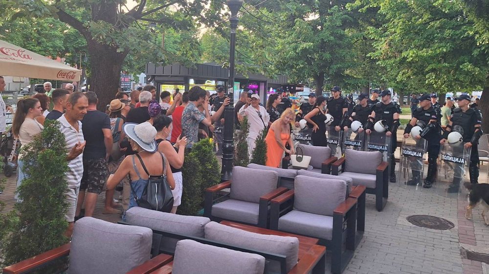 Građani Knjaževca ispratili zvižducima premijera Macuta i kolonu vozila u njegovoj pratnji 1