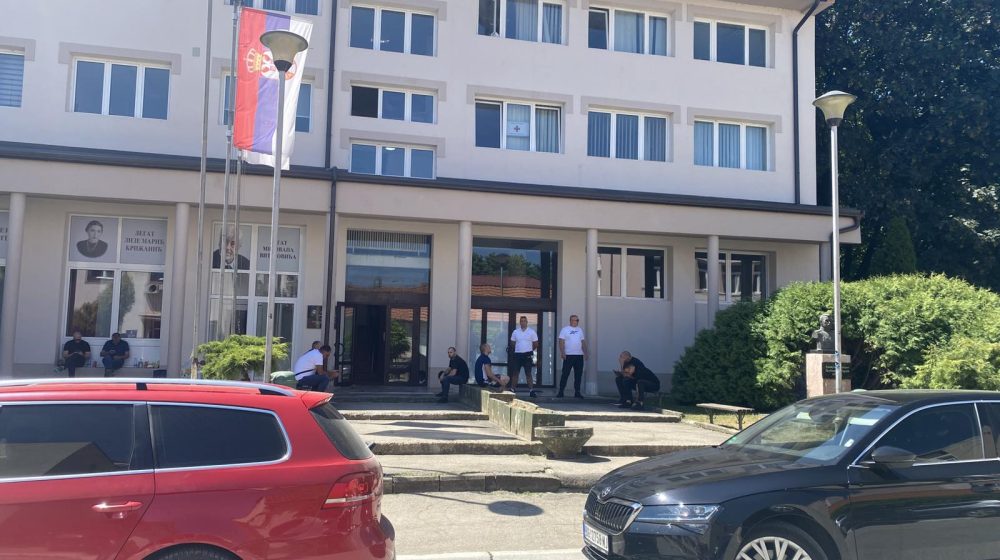 Koliko je ljudi glasalo u Kosjeriću do 11 sati? 1