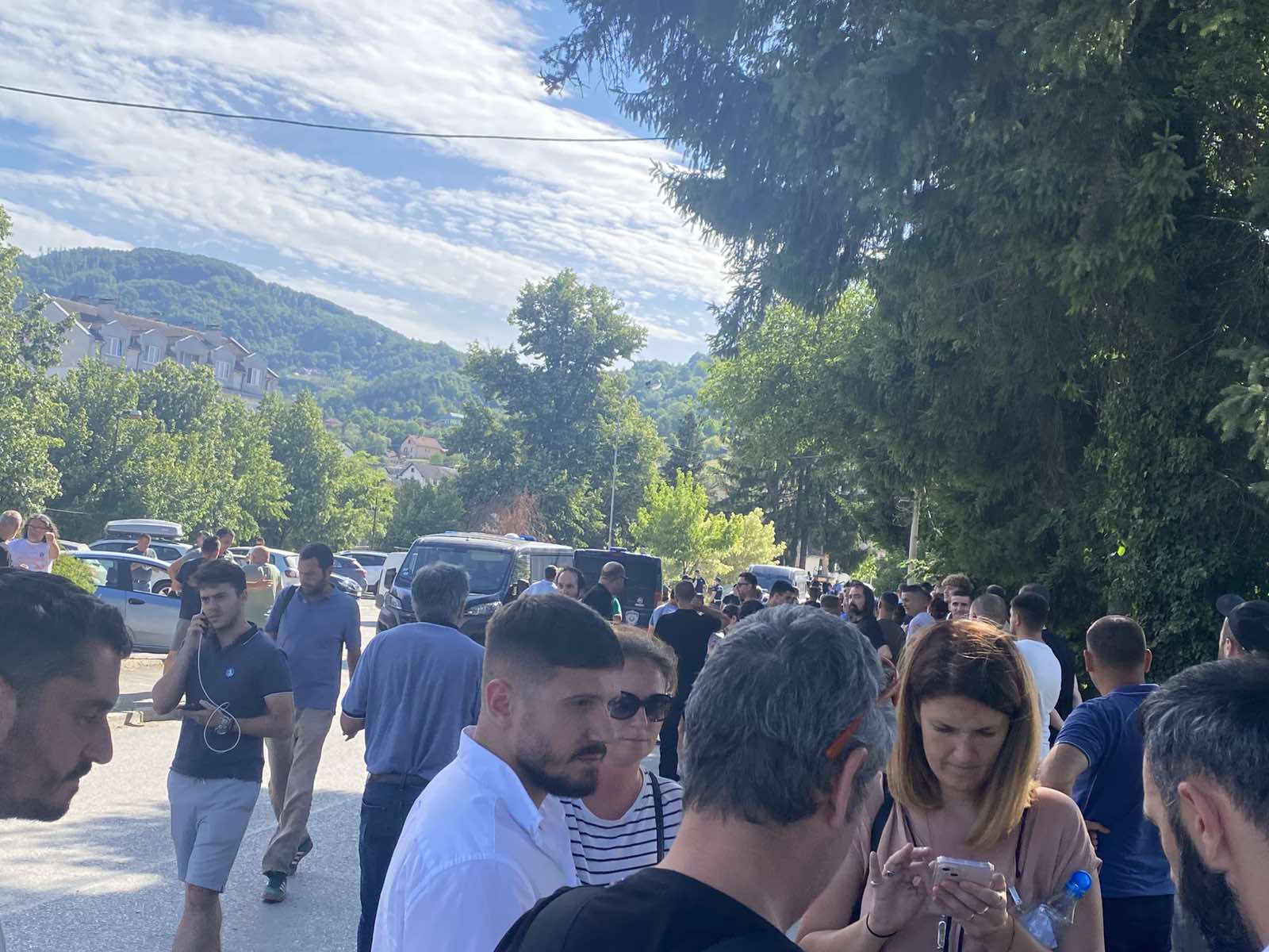 Incident na ponovljenim izborima u Kosjeriću, na licu mesta i Gagi Jovanović (VIDEO/FOTO) 2 Incident na ponovljenim izborima u Kosjeriću, na licu mesta i Gagi Jovanović (VIDEO/FOTO) 2