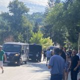 Incident na ponovljenim izborima u Kosjeriću, na licu mesta i Gagi Jovanović (VIDEO/FOTO) 2