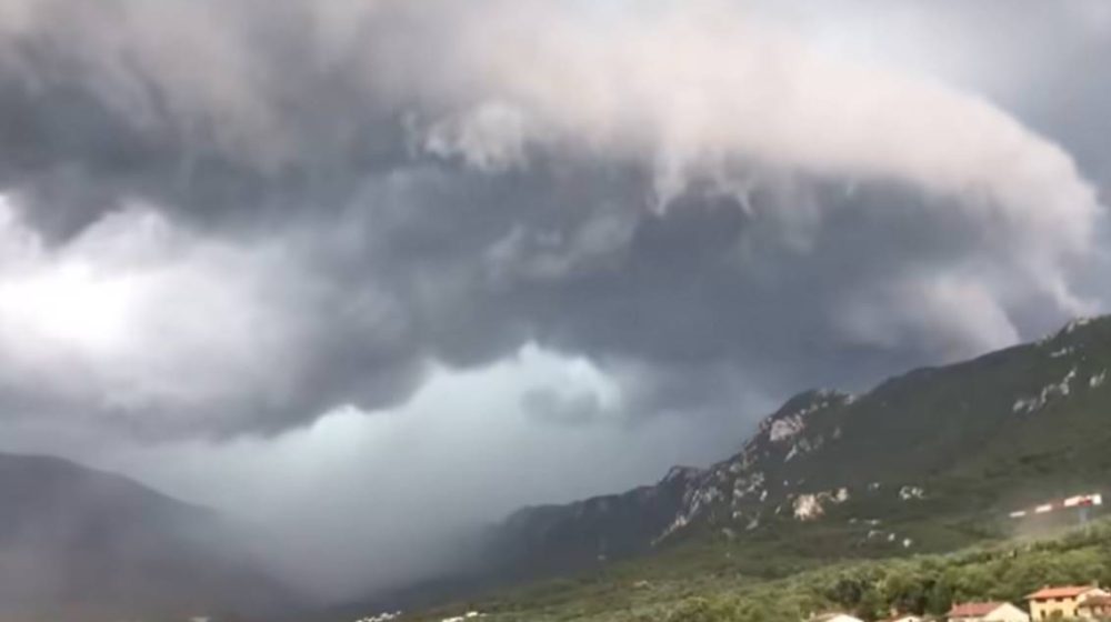 Veliko nevreme u Sloveniji: Vetar kidao krovove, hiljade bez struje (VIDEO) 1