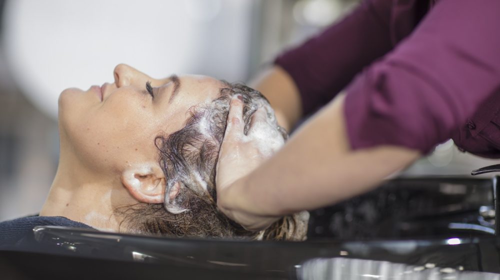 Da li sme da se farba kosa u trudnoći: Stručnjaci razbijaju mit koji brine buduće majke 1