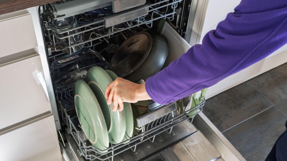 Ovo nikada ne bi trebalo da stavljate na donju rešetku mašine za pranje sudova 1