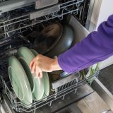 Ovo nikada ne bi trebalo da stavljate na donju rešetku mašine za pranje sudova 7