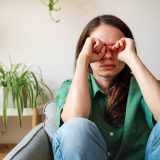 Zašto vam oči stalno suze i kako da znate da li je vreme da odete kod lekara? 4