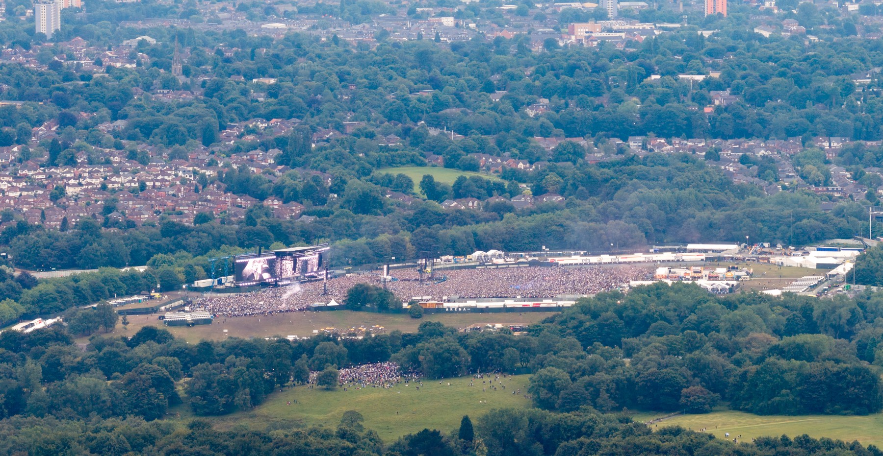Ivana je bila na koncertu Oasisa u Mančesteru: Kako izgleda povratak braće Galager iz prve ruke 4