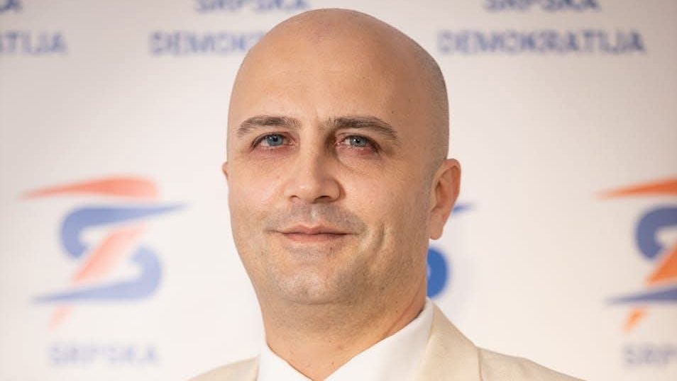 Doček policajaca za početak školske godine: Koje su poruke privođenja maloletnika zbog navijačkih majica na Kosovu? 2