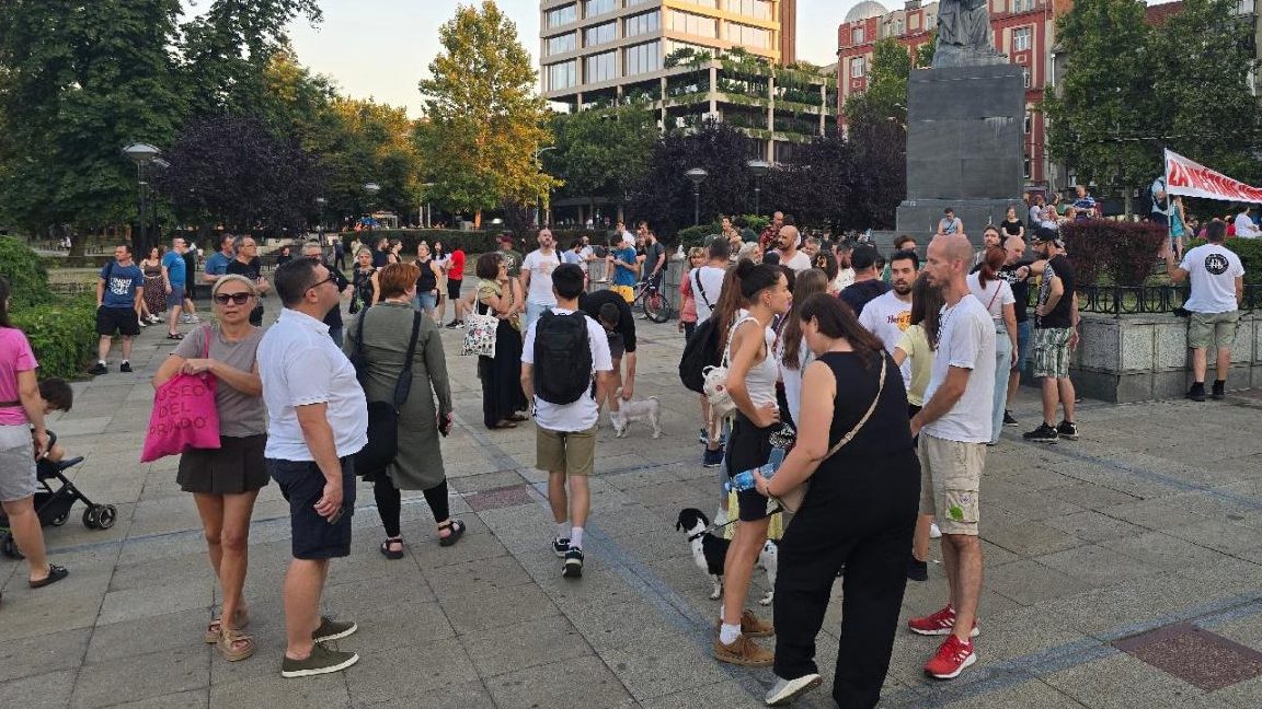 Završen protest "Pravda spava - vi nećete": Građani se prošetali do zgrade gradskog urbaniste, sutra u poseti "sledećem komšiji" 2