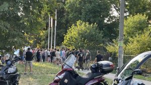 Studenti u blokadi Visoke zdravstvene škole (VZŠ) strukovnih studija u Beogradu koji su se danas oko 17 časova okupili ispred zgrade te škole saopštili su da su izbačeni pod pretnjm upotrebe sile od strane policije.