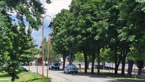 "Danas je Knjaževac pod opsadom. Na ulici nema građana, ali ima žandarmerije. Više je uniformisanih lica nego građana. Ulice su zatvorene, a atmosfera podseća na vanredno stanje, a ne na demokratsku proslavu sto dana vlade Đure Macuta", kaže za Danas Dalibor Stanojević, odbornik Demokratske stranke u Knjaževcu.