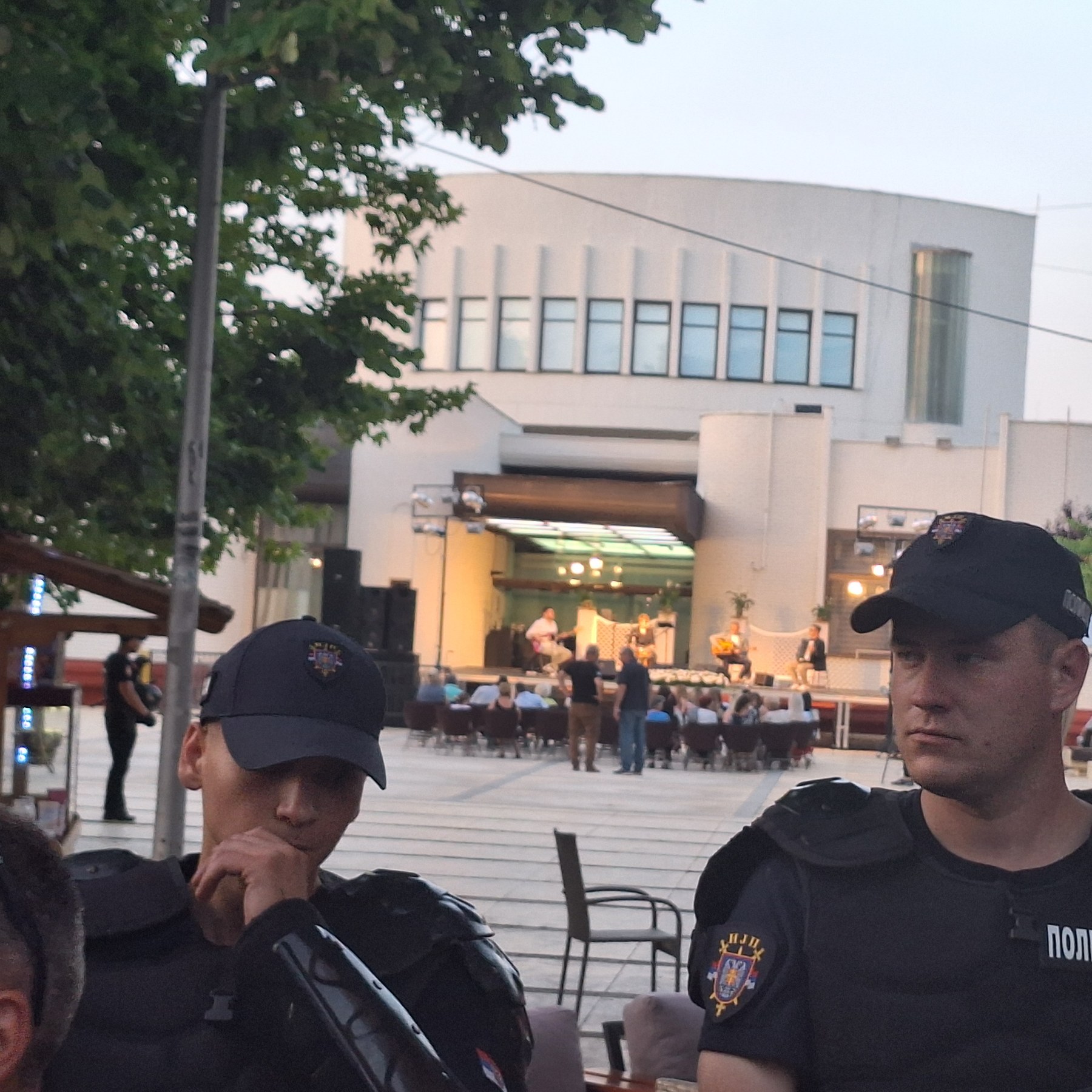 Građani Knjaževca ispratili zvižducima premijera Macuta i kolonu vozila u njegovoj pratnji 2