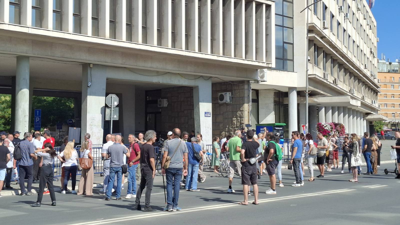 Skupština grada Novog Sada: Usvojena inicijativa za podizanje spomenika stradalima u padu nadstrešnice (FOTO) 2 Skupština grada Novog Sada: Usvojena inicijativa za podizanje spomenika stradalima u padu nadstrešnice (FOTO) 2