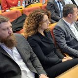 Odbačena krivična prijava protiv člana SNS-a koji je napao snimatelja: Tužilaštvo smatra da to nije nasilničko ponašanje, podneće prekršajnu prijavu 5