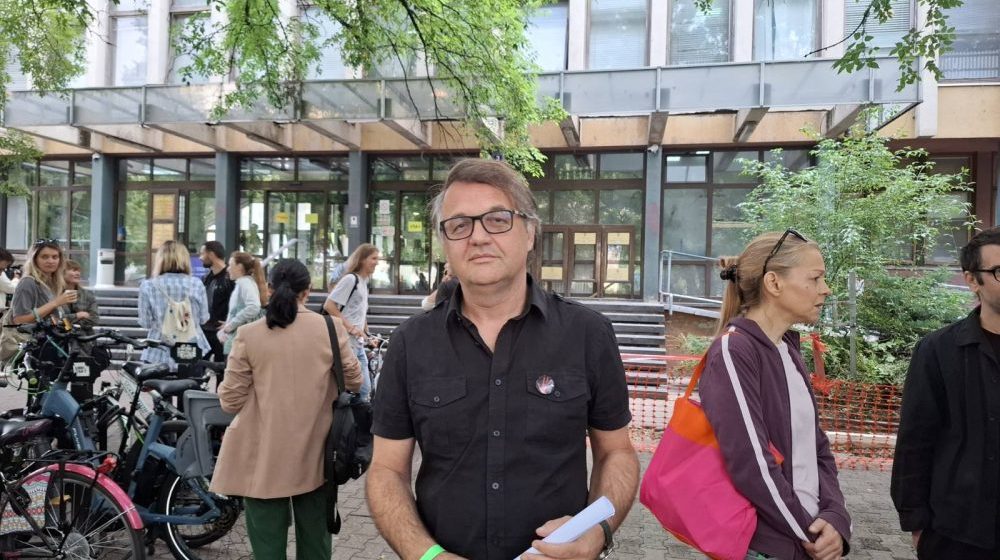 Advokat Srđan Kovačević priveden tokom pretresa stana predstavnika Zborova Novog Sada 1
