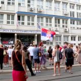 Završen protest ispred Više elektrotehničke, novi zakazan za ujutru: U Novom Sadu blokade „na točkovima“, protest i u Užicu 5