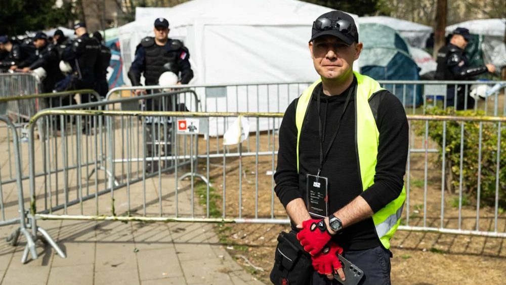 Od "vatrometa" do tišine: Gde su nestali čuvari SNS prostorija tokom protesta u Novom Sadu? 4