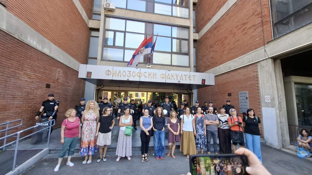 Studenti Filozofskog u Novom Sadu: Ispiti mogu da se održe u zgradi fakulteta, ako se policija momentalno povuče 1