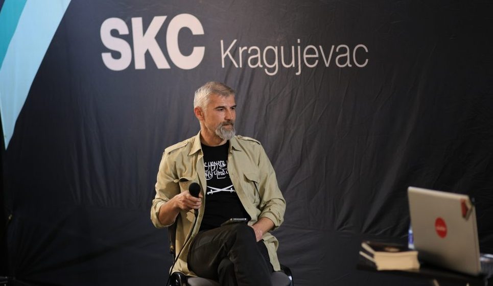 Moć raste iz puščane cevi, a policajci su ih imali sa sobom: Nenad Glišić, pisac i prevodilac, za Danas 1