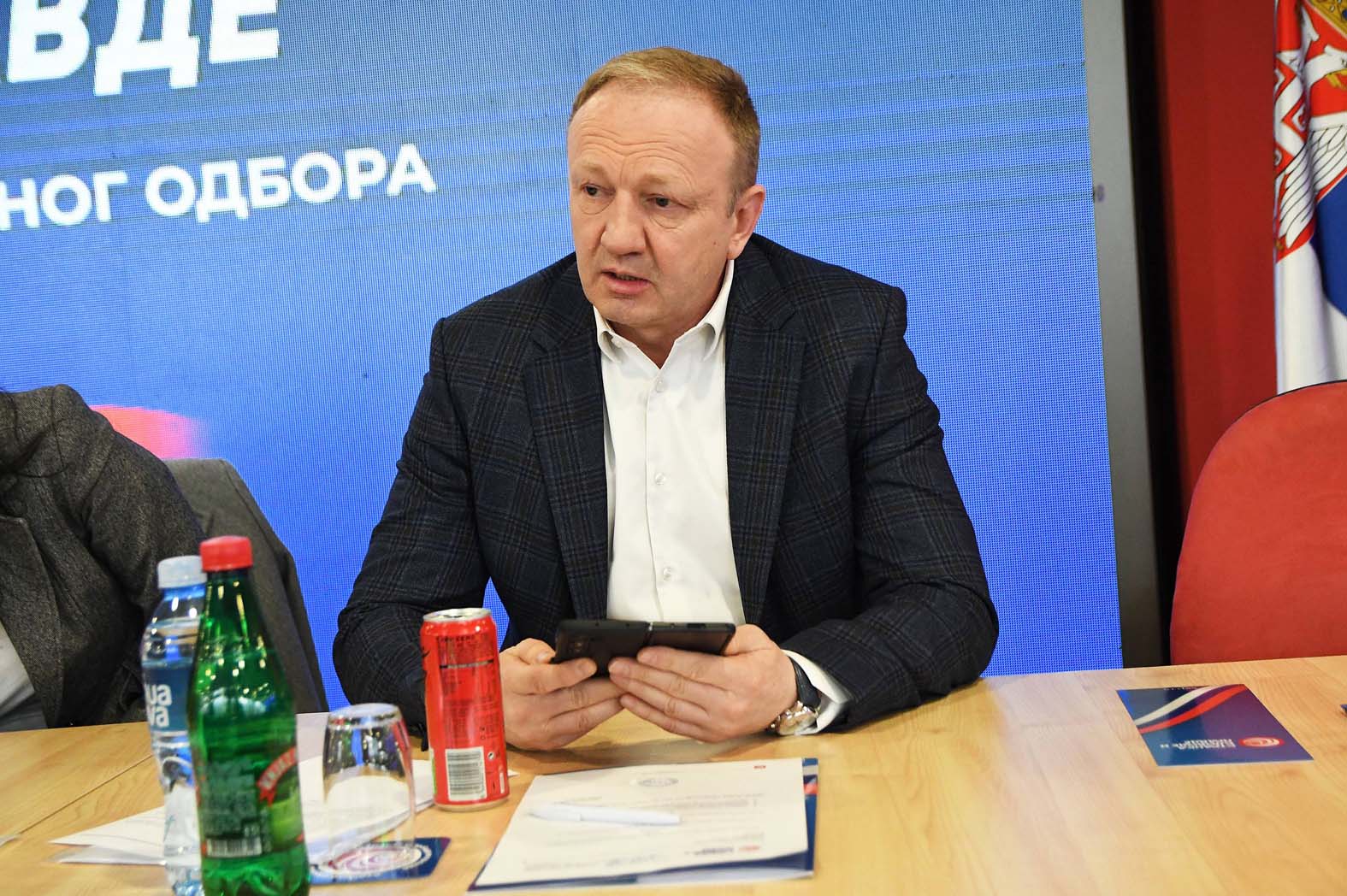 Prve reakcije na kriznu noć: Da li se to Vojska stavila na stranu SNS? 4 Prve reakcije na kriznu noć: Da li se to Vojska stavila na stranu SNS? 4